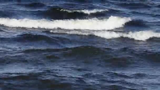 Águas ásperas do mar Azul — Vídeo de Stock