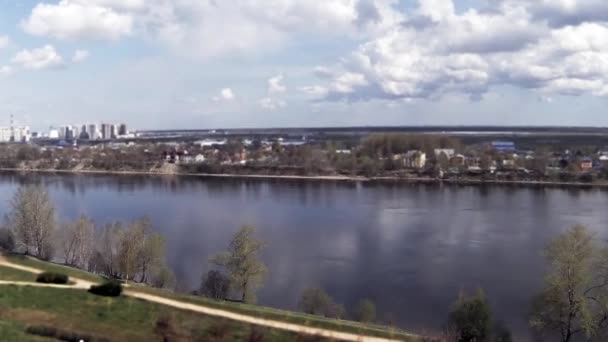 Schiff fährt im Zeitraffer auf dem Fluss — Stockvideo