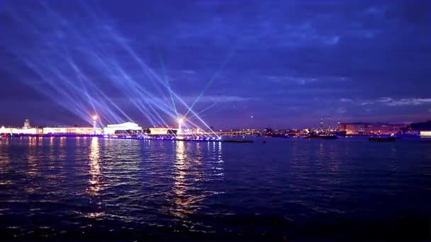 Ночное лазерное шоу в Петербурге — стоковое видео