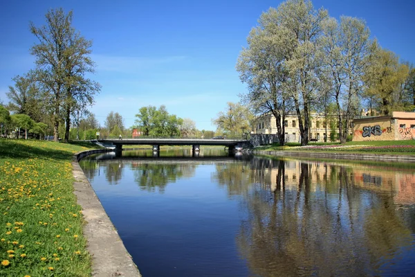 Rzeka sceniczny wiosna — Zdjęcie stockowe