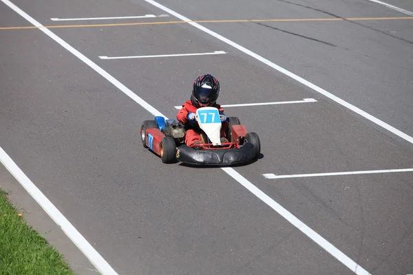 Jonge Go-Cart racer voltooien — Stockfoto
