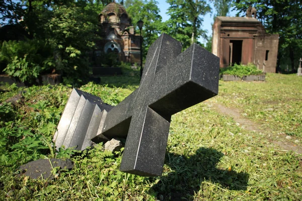 Felled grave cross — Stock Photo, Image