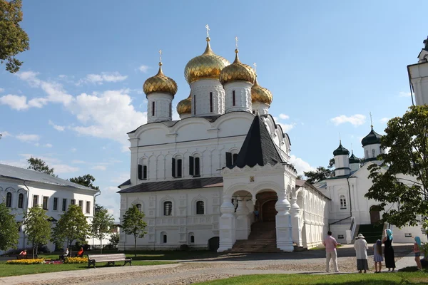 Pèlerins au monastère d'Ipatiev — Photo