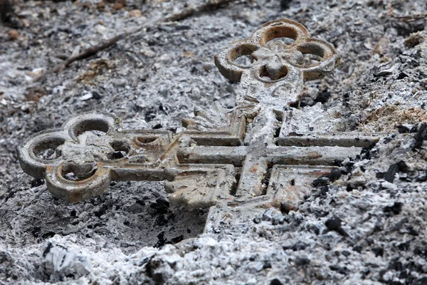 Kreuzasche verbrannt — Stockfoto