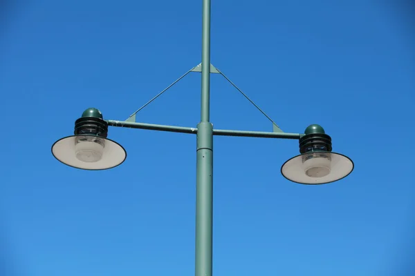 Moderno lampione verde — Foto Stock
