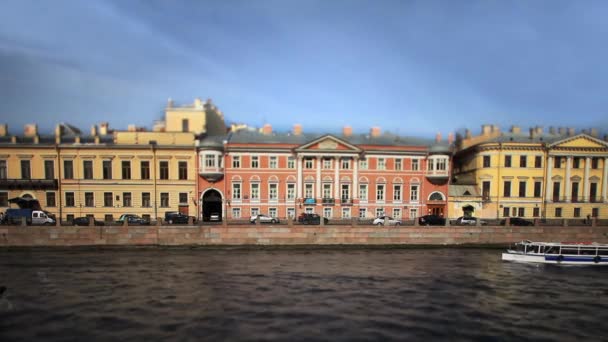 Viaje por los canales de St. Petersburg Film Tilt — Vídeos de Stock