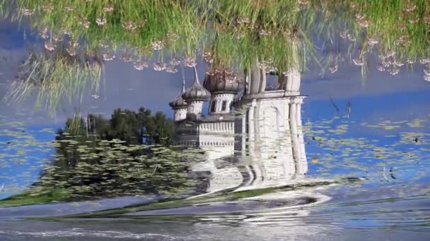 Отражение в воде — стоковое видео