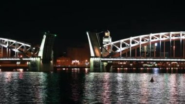 St. petersburg gece asma köprü