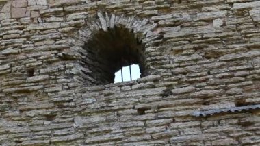 eski bir kalenin antik kalıntıları