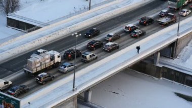 Kış mevsiminde köprüdeki trafik zaman aşımına uğradı