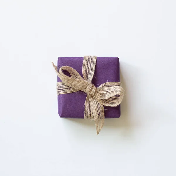 Purple Gift Box Isolated White Background Top View Copy Space — Stock Photo, Image