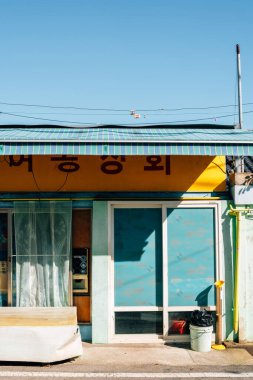 Gwangju, Kore - 28 Ekim 2021 Cheongchun Balsan Köyü eski süpermarketi