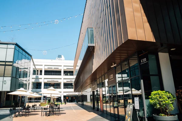 Incheon, Kore - 8 Nisan 2021: Hyundai Premium Outlet Songdo Alışveriş Merkezi