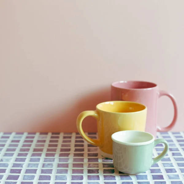 Colorful Ceramic Mug Cups Blue Mosaic Tile Table Pink Wall — Fotografia de Stock