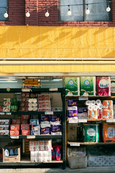 Seoul Korea January 2022 Itaewon Haebangchon Street Supermarket — Fotografia de Stock