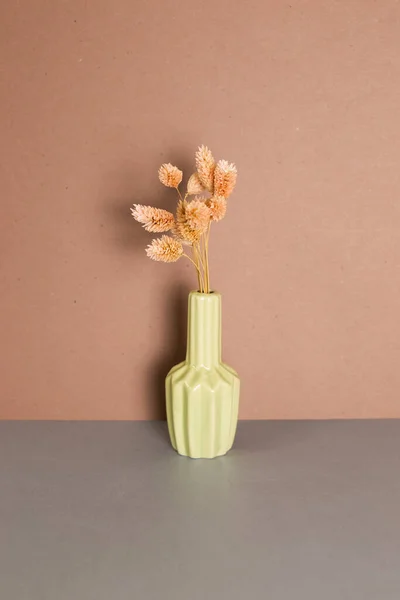 Vase Pink Dry Plant Gray Table Brown Wall Background Home — Foto Stock
