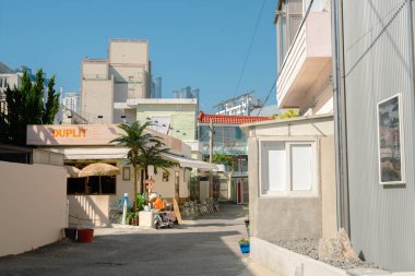Busan, Kore - 8 Nisan 2022 Haeundae şehri Haeridangil Cafe Caddesi