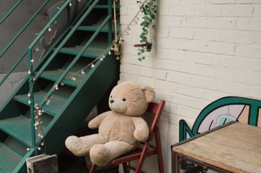 Seul, Kore - 18 Şubat 2022: Hongdae Yeonnam-dong Restoran Kafe Kültür Sokağı