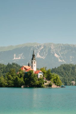 Bled Gölü ve Slovenya 'da Maria' nın varsayımının kutsal kilisesi