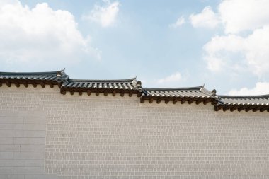 Kore 'nin Seul şehrindeki Gyeongbokgung Sarayı geleneksel duvarı.