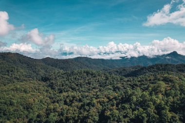 Gün boyunca dağlar ve yollar, Mae Hong Son 'a giden dağ ve yollar