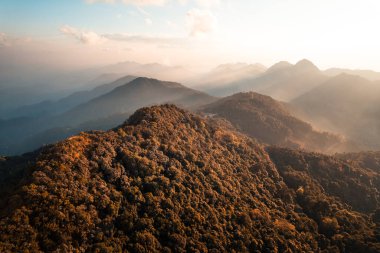 Akşam manzaralı dağ manzarası, Günbatımı