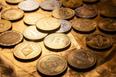 Altın arka planda kripto para ve bitcoin, altın madenciliği arka planda