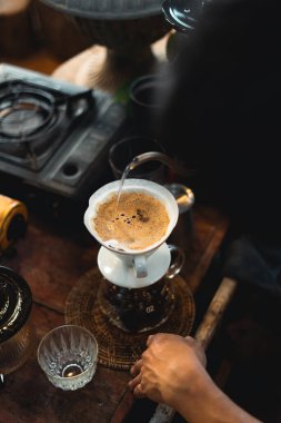 Damlatan kahve, el yapımı kahveyi kapat.