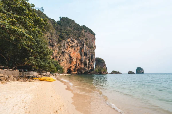 Phra Nang Plajı Krabi Tayland Deniz Sahil Kayalık Dağlar Tropikal — Stok fotoğraf