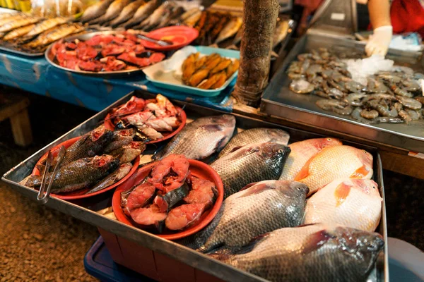 Frutos Mar Bruto Num Mercado Próximo Mar Tropical — Fotografia de Stock