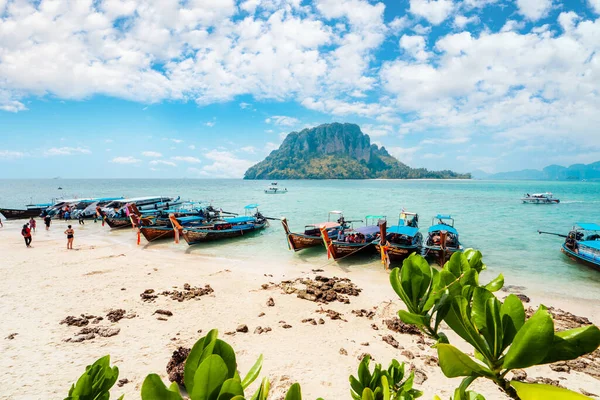 Ada Uzun Kuyruklu Tekne Adanın Plajı Krabi Tayland — Stok fotoğraf