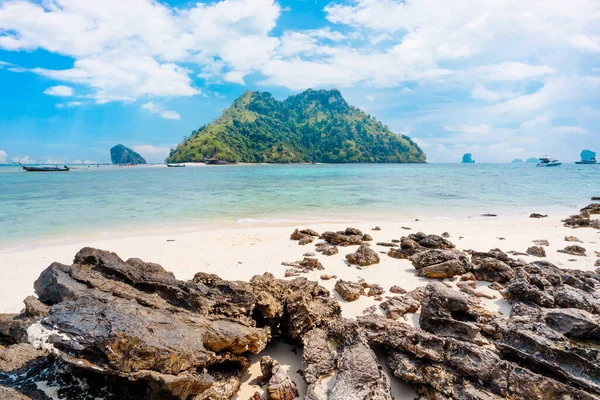 Krabi 'deki deniz ve tropikal adalar, deniz ve gökyüzü