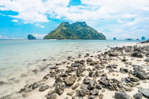 Krabi 'deki deniz ve tropikal adalar, deniz ve gökyüzü
