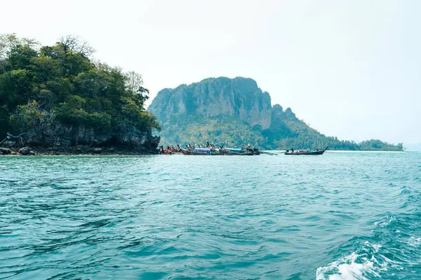Cestování Dlouhé Tail Lodi Moři Krabi — Stock fotografie