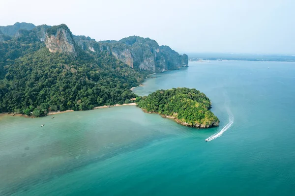 Beach Green Heart Shaped Tropical Island — стоковое фото