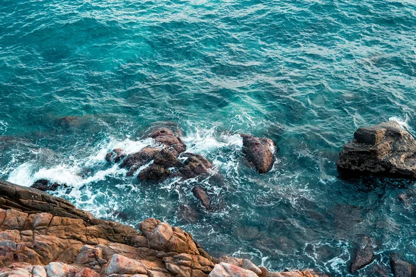 Yazın Adalarda Kayalarda Güzel Tropikal Plajlar — Stok fotoğraf