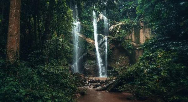 Yağmur Mevsiminde Tropikal Ormanda Şelale Mok Şelalesi — Stok fotoğraf