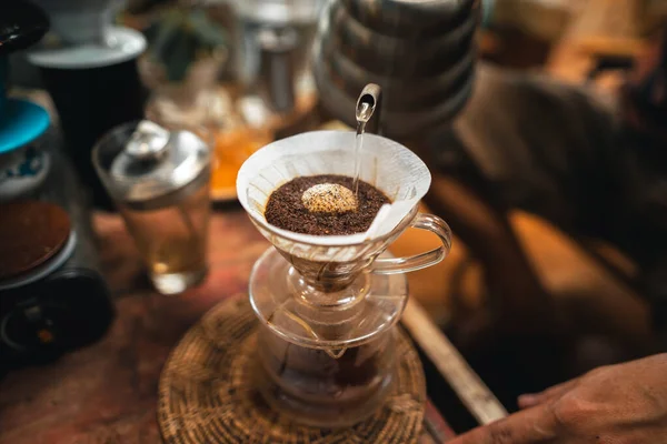 Closeup Hands Barista Make Coffee Drip Coffee — Stok fotoğraf