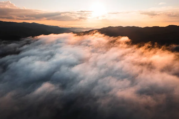 Niebla Con Montañas Luz Por Mañana Desde Ángulo Alto — Foto de Stock