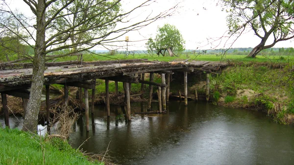 Παλιά κατέστρεψε σχεδόν γέφυρα ποταμού — Φωτογραφία Αρχείου