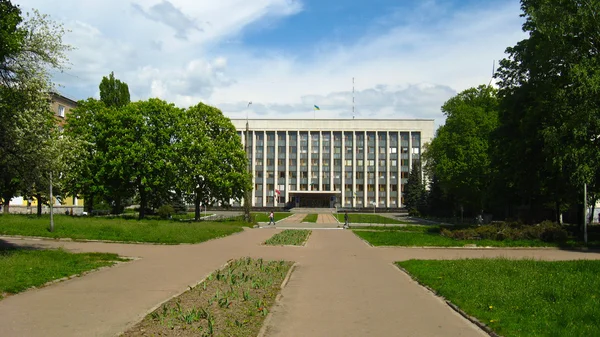 Park with a view on establishment — Stock Photo, Image