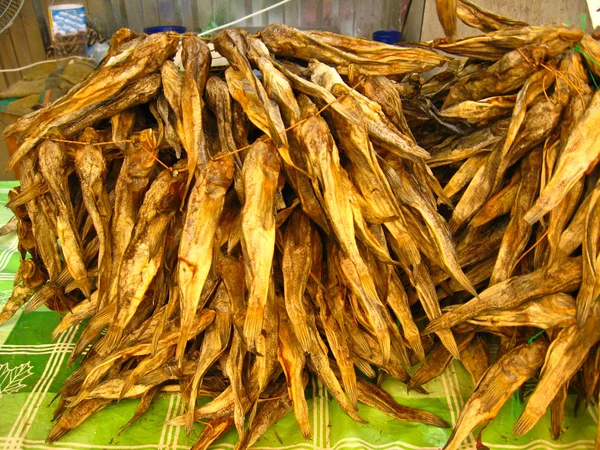 Cabeza de toro seca marina en el mercado — Foto de Stock