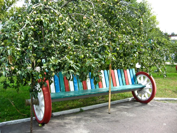 Оригинальная скамейка с колес — стоковое фото