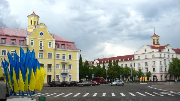 Schönes gebäude in der gegend in chernigov stadt — Stockfoto