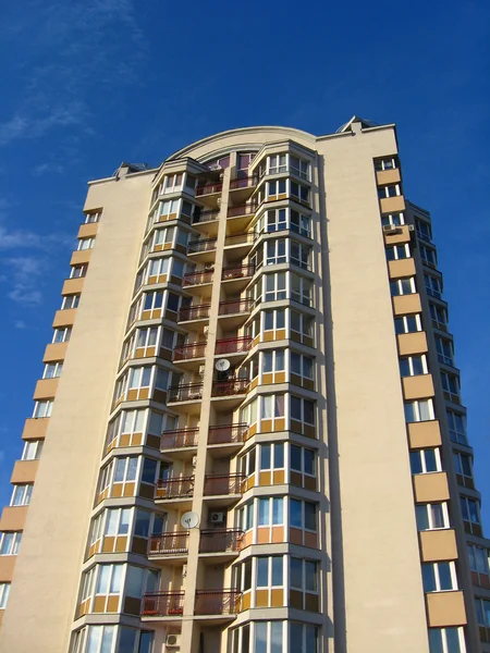 La maison moderne à plusieurs étages — Photo