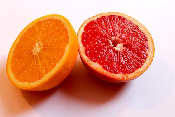 Orange and grapefruit divided in half — Stock Photo, Image