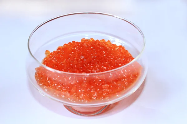 Caviar vermelho em uma chapa — Fotografia de Stock