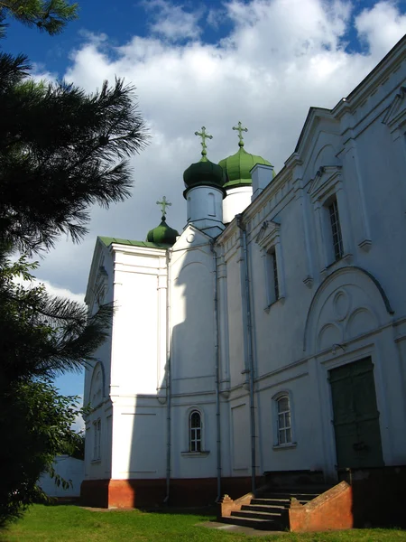 Igreja rural no verão — Fotografia de Stock