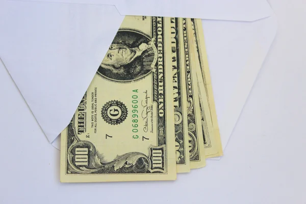 Billets de banque en dollars dans l'enveloppe — Photo
