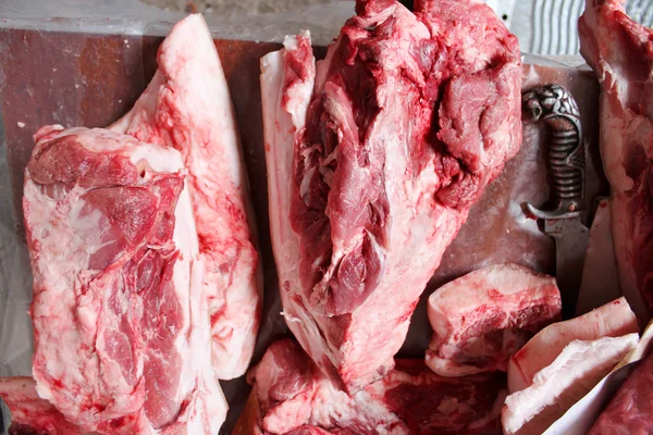 Pedaços maiores de carne fresca — Fotografia de Stock